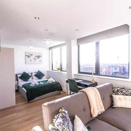 Stylish Studio Apt Overlooking Old Trafford Manchester Exterior photo