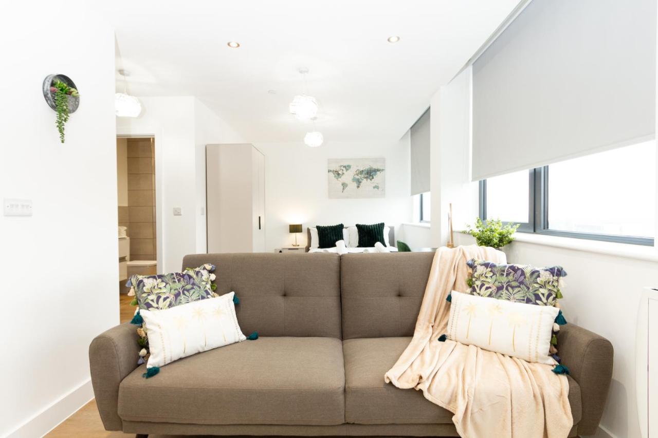 Stylish Studio Apt Overlooking Old Trafford Manchester Exterior photo